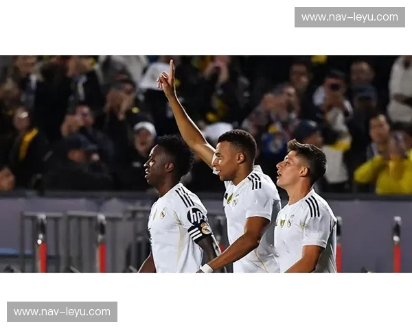 伯纳乌之夜：皇马尤文，一场荣耀与梦想的史诗颁奖礼